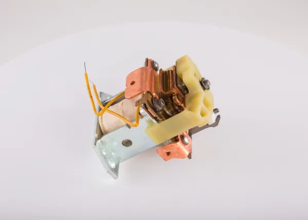 Relê retrator do motor de arranco 0331101005 Bosch