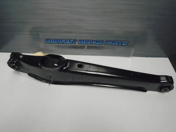 Braço oscilante inferior esquerdo de suspensão traseira/direita 5105272AJ Chrysler