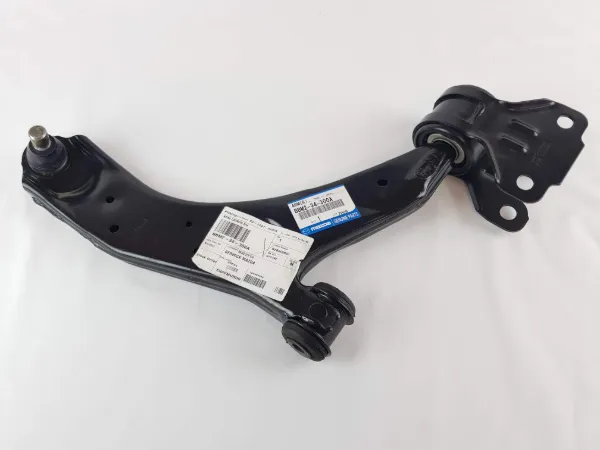 Braço oscilante inferior direito de suspensão dianteira BBM234300A Mazda