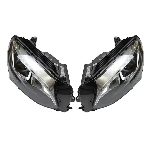 Luz esquerda 2539061501 Mercedes
