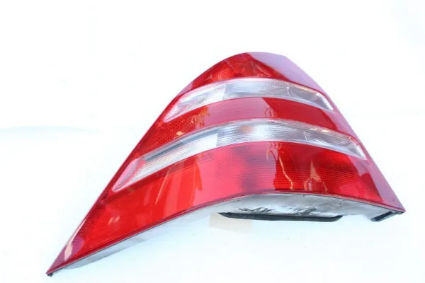 Lanterna traseira direita 2208200264 Mercedes