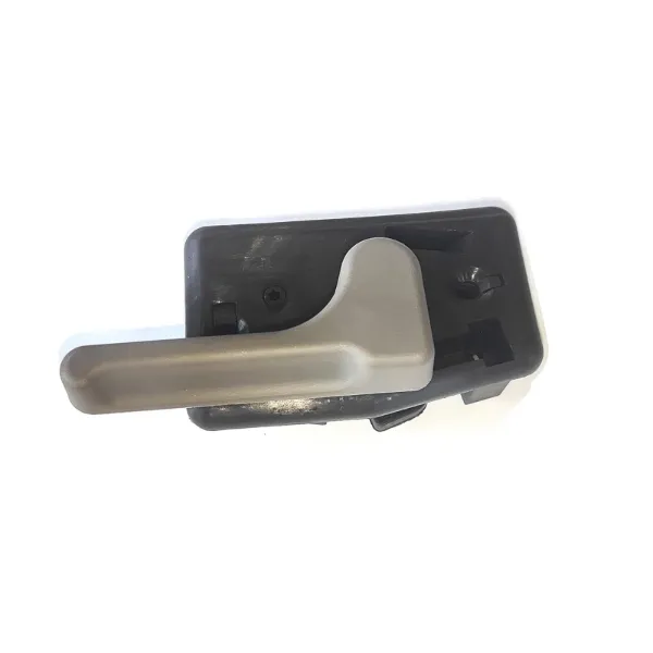 Fecho da porta traseira esquerda batente 9067400088 Mercedes