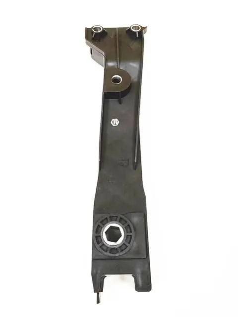 Consola (adaptador) de fixação da luz dianteira direita A1676201601 Mercedes