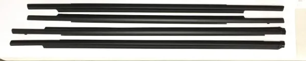 Compactador externo de vidro da porta dianteira direita (chapa) 5727A214 Mitsubishi