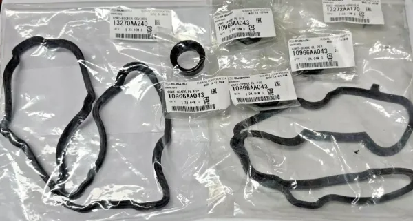 Vedante direita de tampa de válvulas de motor 13270AA240 Subaru