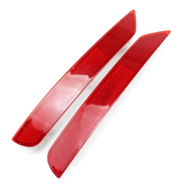 Retrorrefletor (refletor) do pára-choque traseiro esquerdo 84281SC010 Subaru