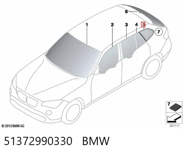 Vidro de carroçaria (da seção de bagagem) direito 51372990330 BMW