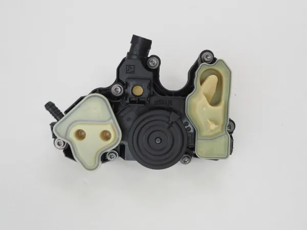 Separador de óleo (separador) do sistema de ventilação de cárter 06Q103495B VAG