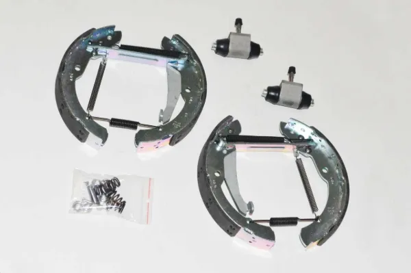 Sapatas do freio traseiras de tambor, montadas com cilindros, kit 1U0698511 VAG