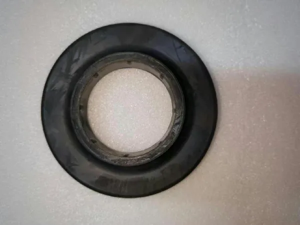 Espaçador (anel de borracha) da mola dianteira inferior 4M0412109A VAG