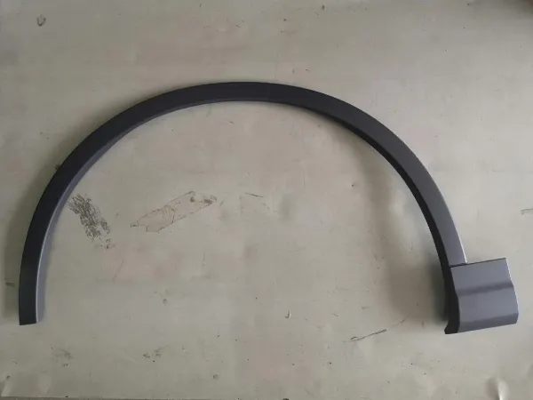 Expansor (placa sobreposta) de arco do pára-lama dianteiro esquerdo 4M0853717AGRU VAG