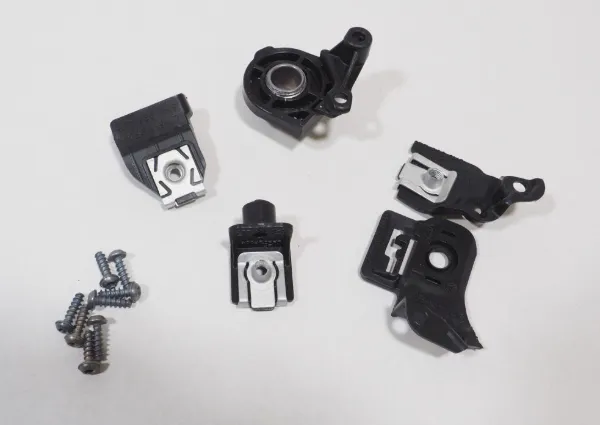 Consola (adaptador) de fixação da luz dianteira esquerda 5H0998225 VAG