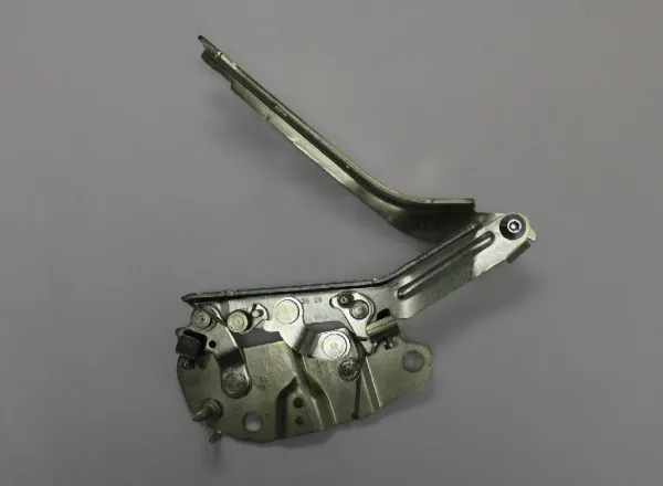 Gozno da capota 5NA823302G VAG