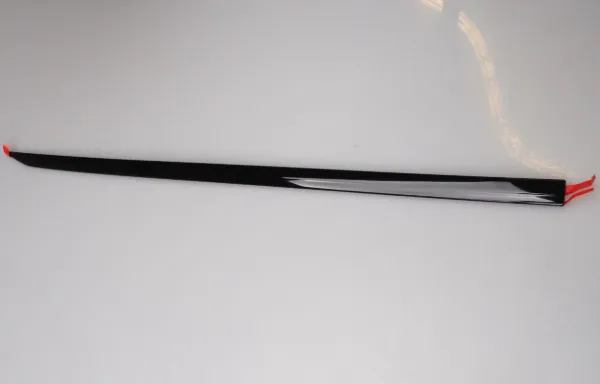 Moldura da porta dianteira direita inferior 5NA853332 VAG