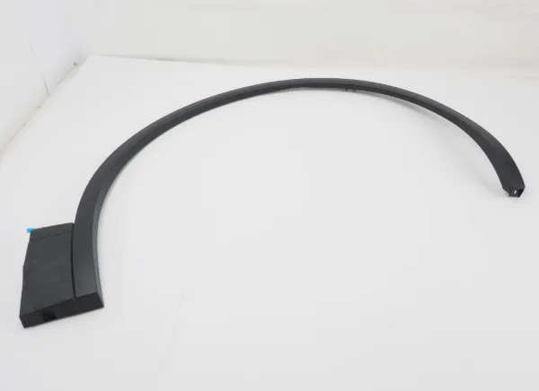 Expansor (placa sobreposta) de arco do pára-lama dianteiro direito 7608537189B9 VAG