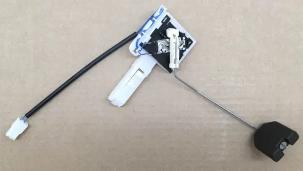 Sensor esquerdo do nível de combustível no tanque 7L0919673D VAG