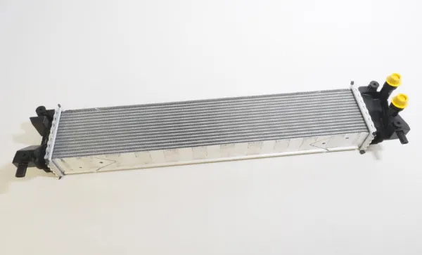 Radiador de esfriamento de motor 7N0121253C VAG