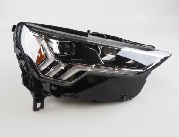 Luz direita 83A941774B VAG