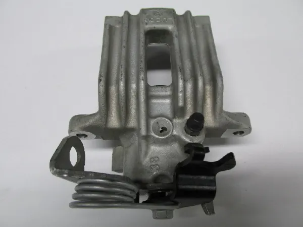 Suporte do freio traseiro esquerdo 8E0615423A VAG