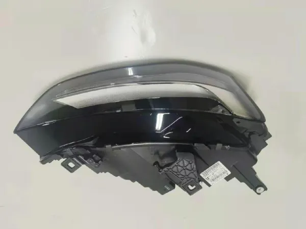 Luz direita 8K0941004AB VAG