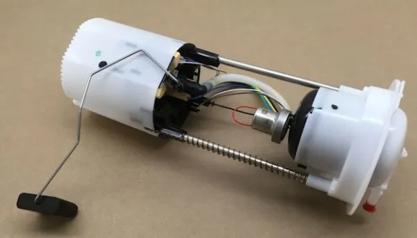 Módulo de bomba de combustível com sensor do nível de combustível 8R0919051E VAG