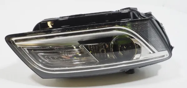 Luz direita 8R0941754C VAG