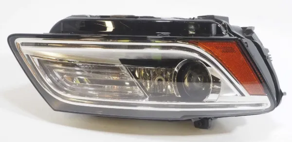 Luz direita 8R0941754E VAG