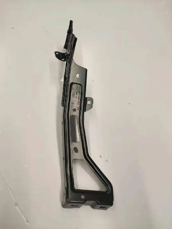 Consola dianteira de fixação do pára-lama dianteiro esquerdo 8W6821131B VAG