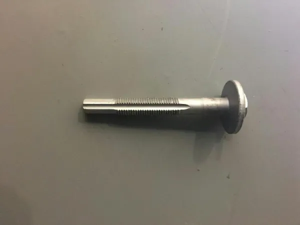 Parafuso de fixação de braço oscilante de inclinação traseiro, interno WHT007090A VAG