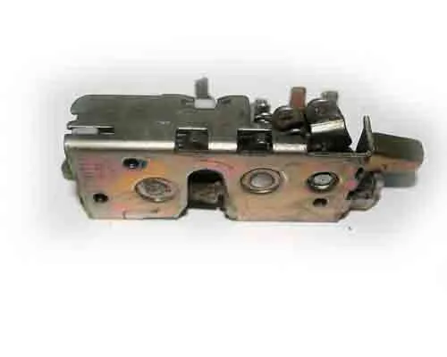 Fecho da porta traseira direita 9814612880 Opel