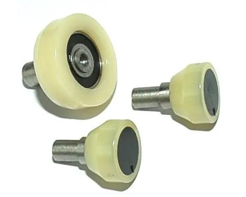 Rolo esquerdo central traseiro da porta lateral (deslizante) 9833303280 Peugeot/Citroen
