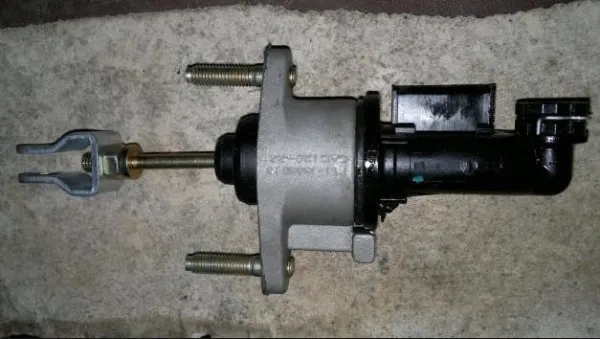 Cilindro mestre de embraiagem T111602020 Chery