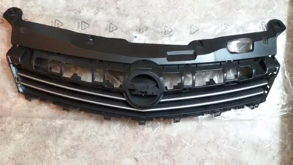 Grelha do radiador 93191829 Opel