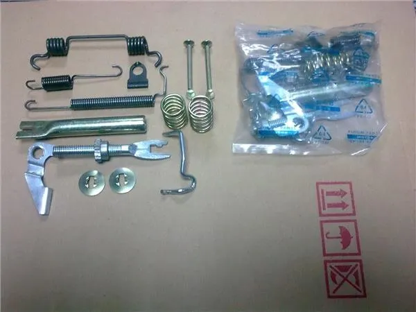 Kit de montagem das sapatas traseiras de tambor 96395382 KAP