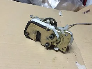 Fecho de tampa de porta-malas (de 3ª/5ª porta traseira) Mitsubishi Montero SPORT