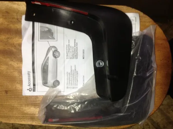 Protetores de lama dianteiros, kit Mitsubishi Colt VI