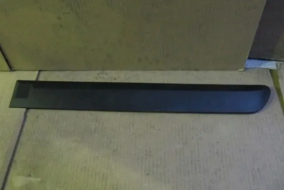Moldura da porta traseira esquerda 877311C000CA Hyundai/Kia