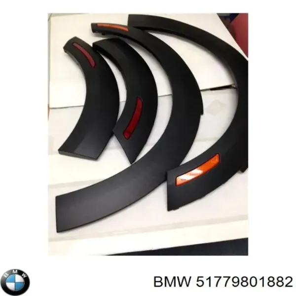 Expansor (placa sobreposta) de arco do pára-lama dianteiro direito 51779801882 BMW