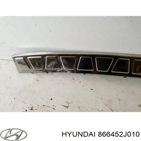 Placa sobreposta do pára-choque traseiro superior de proteção (degrau-grampo dobrável) 866452J010 Hyundai/Kia