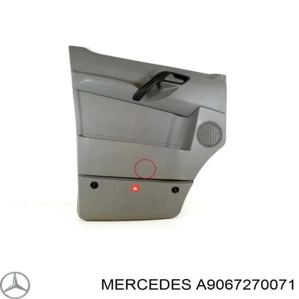 Revestimento (cobrimento) interno da porta dianteira esquerda A9067270071 VAG