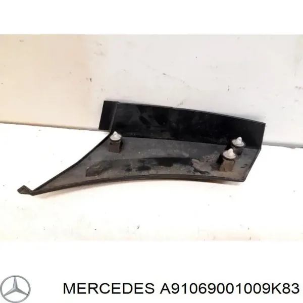 Moldura do pára-lama dianteiro direito A91069001009K83 Mercedes
