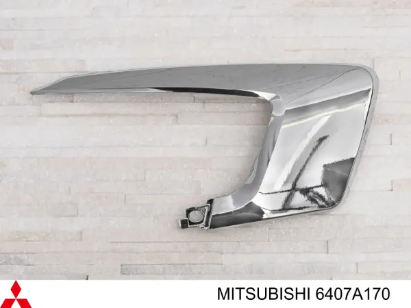 Borda (orla) das luzes de nevoeiro direita 6407A170 Mitsubishi