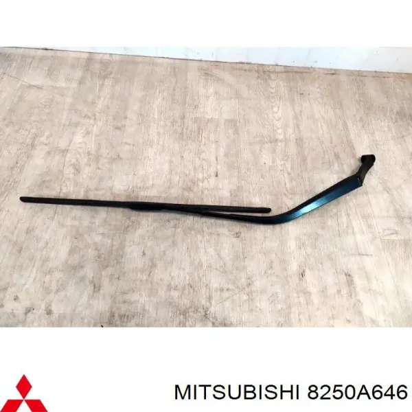Compre Braço de limpa-pára-brisas do pára-brisas Mitsubishi Outlander II XL CWW