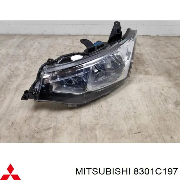 Luz esquerda 8301C197 Mitsubishi