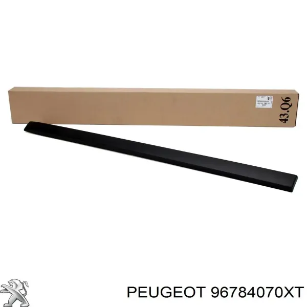Moldura da porta dianteira esquerda 96784070XT Peugeot/Citroen