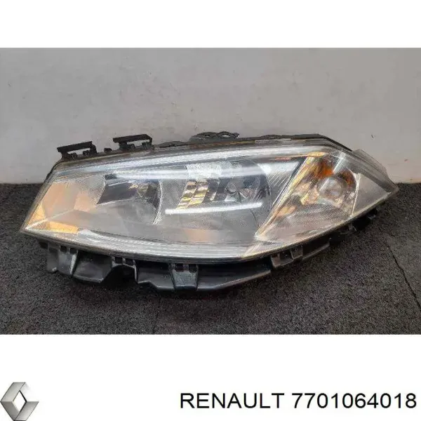 Luz esquerda 7701064018 Renault (RVI)
