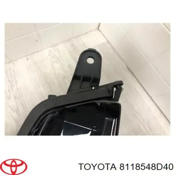 Luz esquerda 8118548D40 Toyota