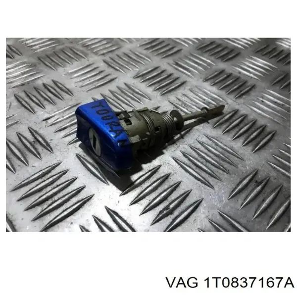 Trinco de fecho da porta dianteira esquerda 1T0837167A VAG