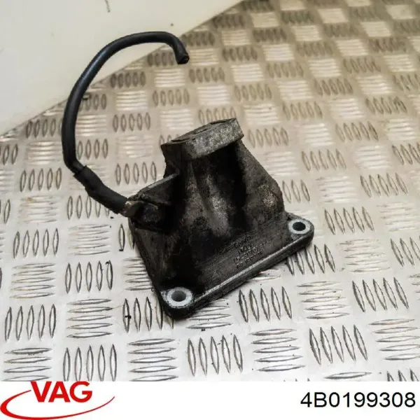 Consola de coxim (apoio) direita de motor 4B0199308 VAG