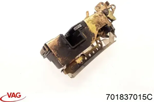 Fecho da porta dianteira esquerda 701837015C VAG